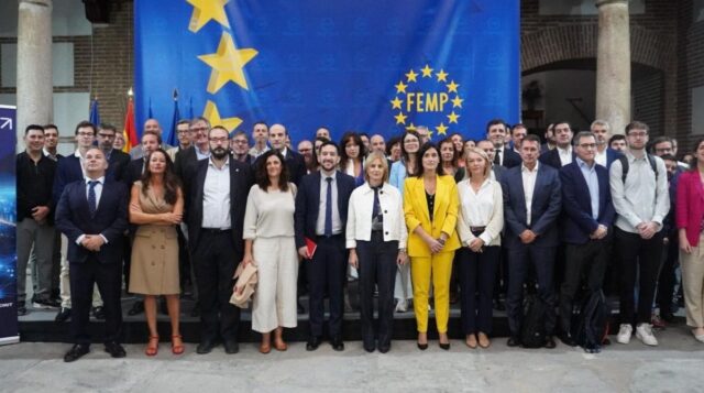 L'alcalde de Mataró, David Bote, amb els participants de la jornada de presentació del programa EDINT a Madrid (Ajuntament de Mataró)