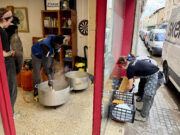 Cuiners per la Pau es bolca amb el B9 i prepara àpats calents per als acampats