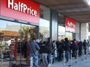 Marques reconegudes a preus de ganga: El Vallès Occidental s’estrena amb el fenomen HalfPrice
