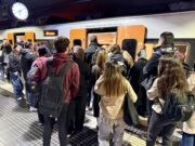 Andanes i trens plens a Sabadell en la primera de les cinc jornades de vaga dels maquinistes a FGC