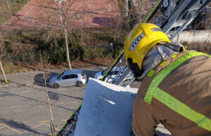 Els Bombers atenen 102 avisos relacionats amb el vent fins a la una del migdia