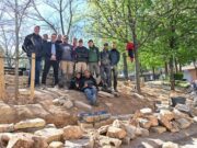 Rubí avança en la renovació del parc de la plaça Bonaventura Josa amb estudiants de jardineria franceses
