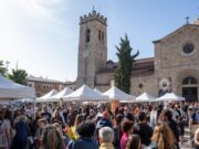 La celebració de la Diada de Sant Jordi transforma Rubí en un escenari de cultura i tradició