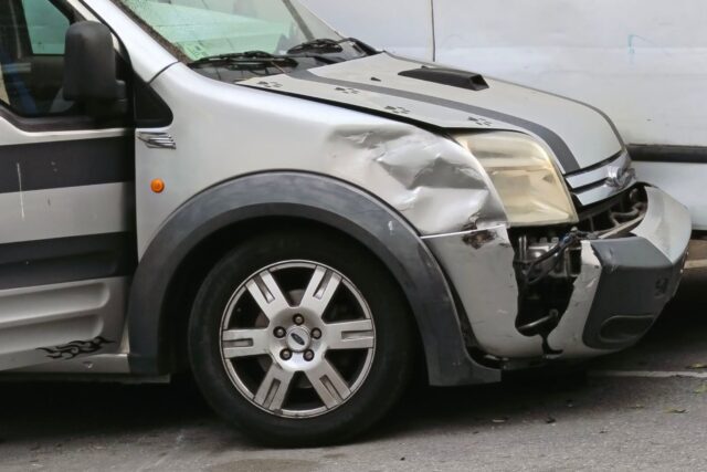 Busquen un conductor fugit després d’un xoc aparatós a Rubí