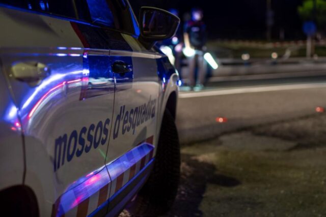 Localitzen a Martorell un lladre amagat dins una fleca i amb els diners que havia robat de la caixa a les butxaques